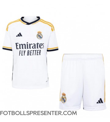 Real Madrid Hemmatröja Barn 2023-24 Kortärmad (+ korta byxor)